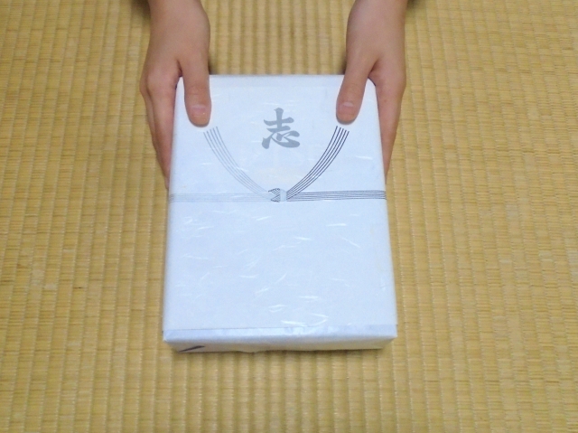 中包みの書き方と包み方熨斗つくーる