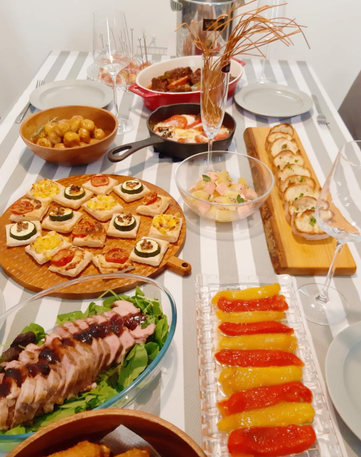 大人数のホームパーティー料理のポイントミニマムな器でも叶う！魅せるテーブル＆簡単料理でも美味しさ伝わる♡盛り付け・オンラインレッスン＊菊間佳奈