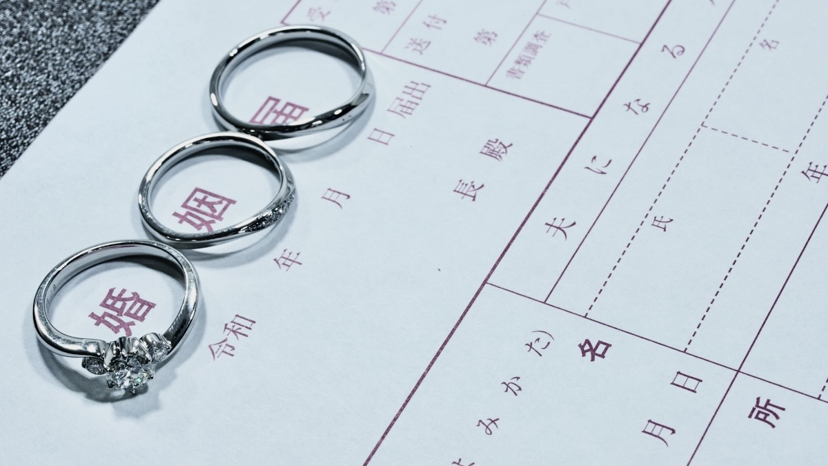 ℰ𝓂𝒾. 一粒万倍日・天赦日・寅の日が重なる最強開運日 に入籍しました🫶🏻 . 婚姻届間違えた時用に2枚用意してて1枚余ったのでびにえみで書いてみた🫢💭⸒⸒ . 2023.03.21 .婚姻届結婚結婚指輪💍びにえみ開運日思い出Instagram