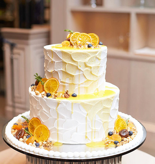 ウェディングケーキアイデアをご紹介🍰 シンプルで可愛いだけではない、個性的なウェディングケーキ！ お二人らしさをケーキで表現してみませんか✨グラントリアgrantria福井福井県結婚式場結婚式結婚式会場披露宴挙式ウェディング結婚式アイデア