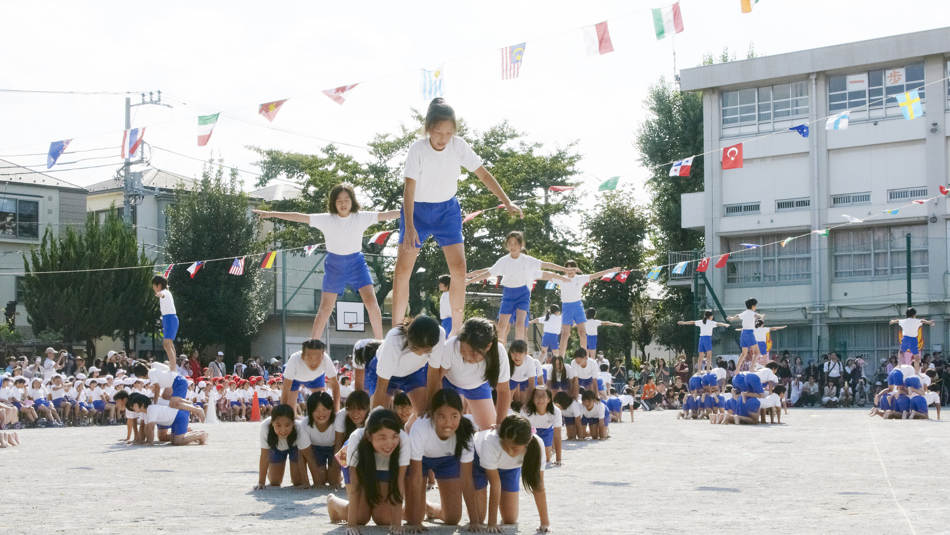 組み体操「巨大化ピラミッド」是か非か 段数制限の署名１万超 運動会花形に感動呼ぶ 1 3ページ- 産経ニュース