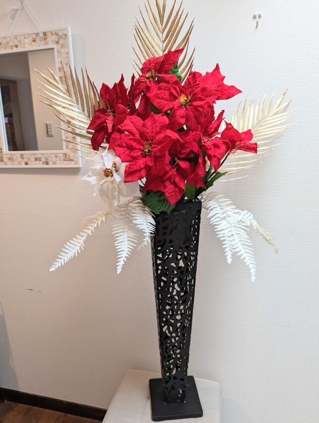 クリスマスアレンジで聖夜をお祝い！赤・白・緑のカラーのフラワーギフトで愛や感謝を伝えようGLU:CK Floristik グリュックフローリスティーク