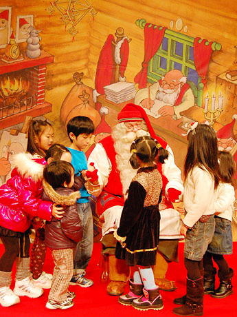 4,878 Real Photos Of Santa Claus Stock Photos, High-Res Pictures, andImages - Getty Images