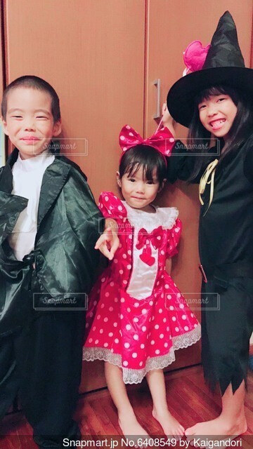 ハロウィンの仮装を楽しむ子供たちの写真素材FYI02606340ストックフォトの Qlean Market キュリンマーケット