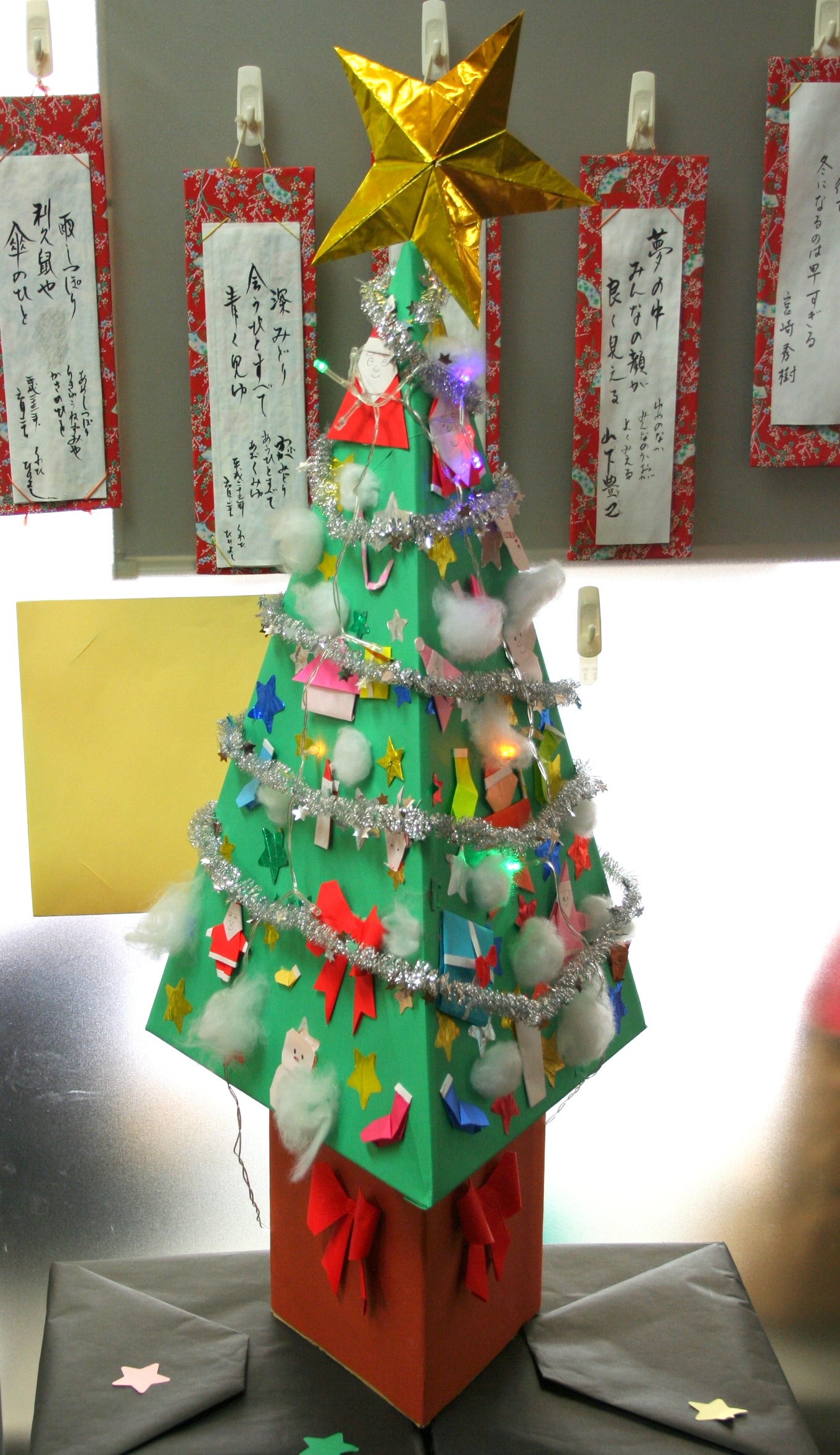 クリスマス工作 ちぎり絵でクリスマスツリーを作ろう♪折り紙をちぎって簡単工作！ 5歳児向け