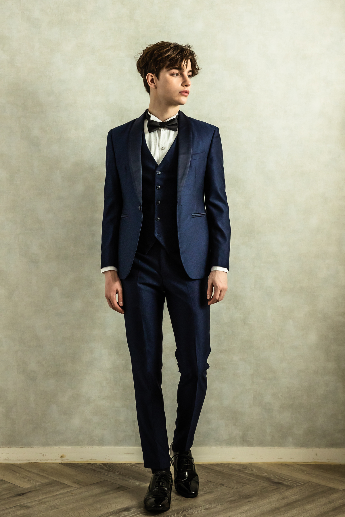 結婚式スーツ 披露宴スーツ 二次会用スーツの正しいスーツの色選び ④ネイビー・ブルー系編大阪・阿倍野。オーダースーツ大阪 神戸 京都 奈良 スーツ着こなしブログ 大阪 オーダースーツ屋 ロブザーコ → 最新記事はこちらから ←