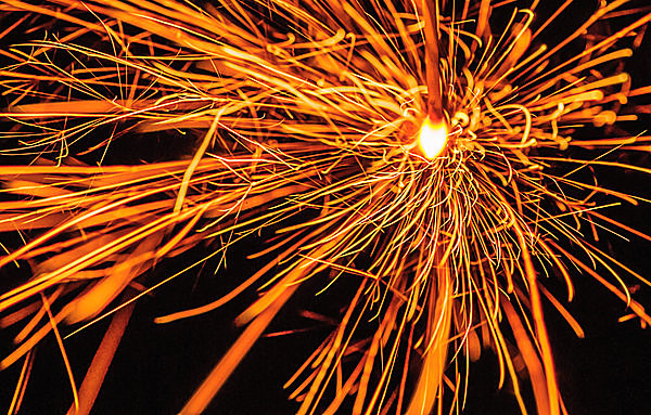 大人向け。国産にこだわった「高級線香花火」が美しすぎる - 価格.comマガジン