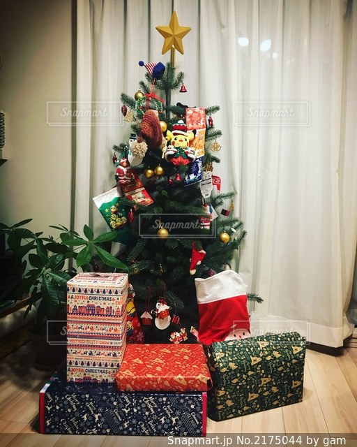 クリスマスツリーの下に置いてほしいプレゼントって何だろうな？ - 石川洋子≪作家≫☆夢の途中 リニューアル中