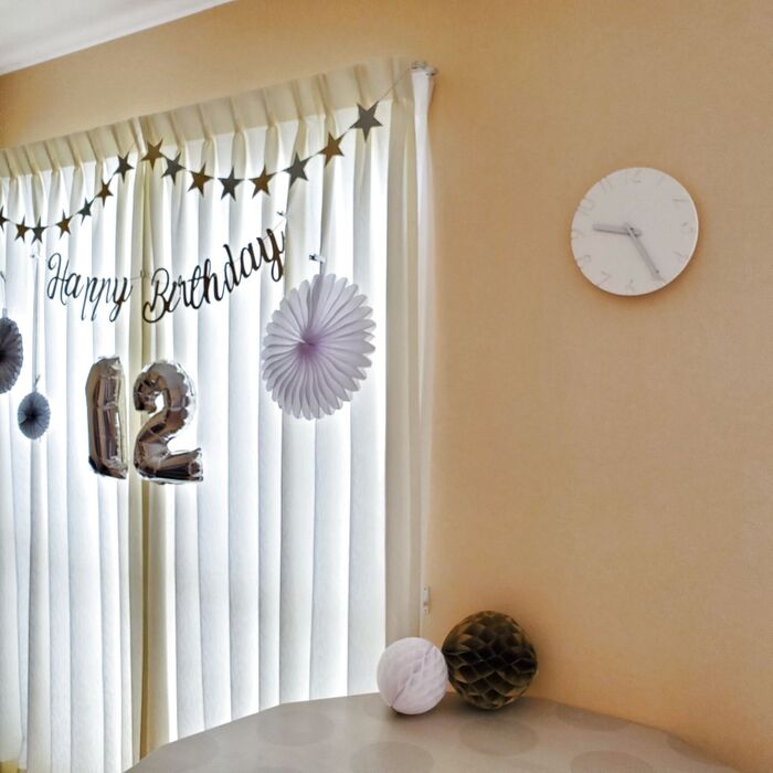 子どもの誕生日会の飾り付け！100均グッズや折り紙など、手作り飾りを使ったおしゃれな飾り方ずぼらワーママのゆるく楽しい子育て・育児ブログがんばらない私時間 お誕生日 ガーランド お祝い ハンドメイド