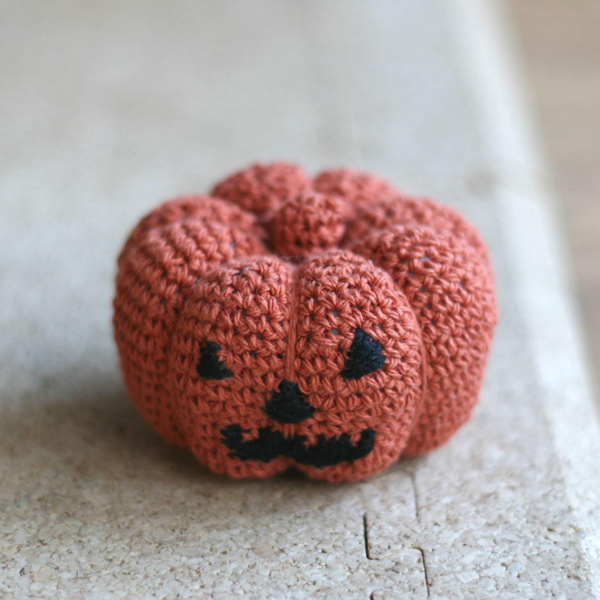 YouTube ハロウィンの小さな魔女帽子いちごクロッシェ