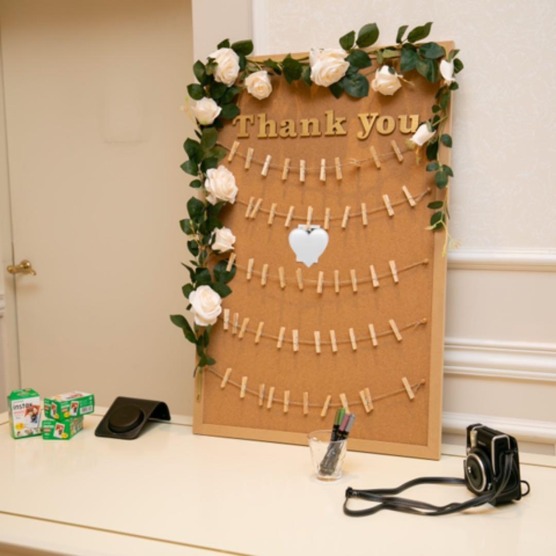 人気再燃のチェキ📷結婚式での活用術をご紹介💖 ゲストの皆さんに撮影してもらったり、思い出の写真をチェキ用紙に印刷したりと使い方様々👏 チェキは世界的な人気により品薄状態が続いています😨使いたい方はぜひ早めの手配を🙏💞 * * * * * * * * * * * *⁡ 📷thank