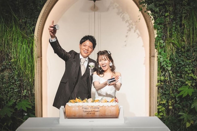 1本焼きにかじりつく！ウェディングケーキの代わりに「まるごとバウムクーヘン」🎂marry マリー