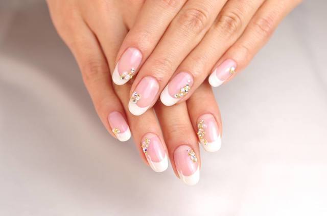 オフィスネイルシンプルネイルお正月ネイル 控えめにアート 目立たないくらいが 上品でちょうどいいルビケイト導入サロン ルビケイト認定サロン ルビケイト導入サロン岡山 ベース一層残し フィルイン ネイルサロン ネイルアート ネイルデザイン ネイルジェルネイル