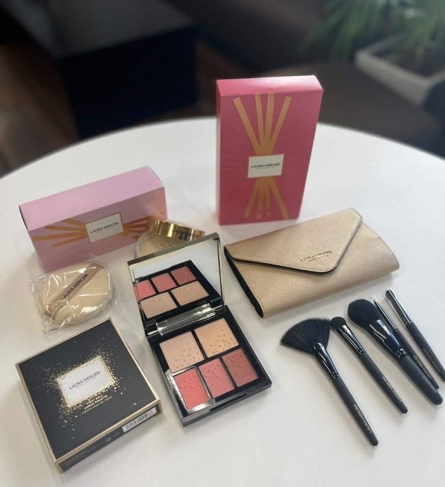 ローラ メルシエ×クリスマスコフレ2024 ベスコス受賞の人気チークや名品ボディクリームの限定セットに注目！美的.com