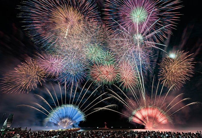 4K 鈴鹿げんき花火大会 SUZUKA GENKI HANABI 伊勢湾彩る5000発 - YouTube