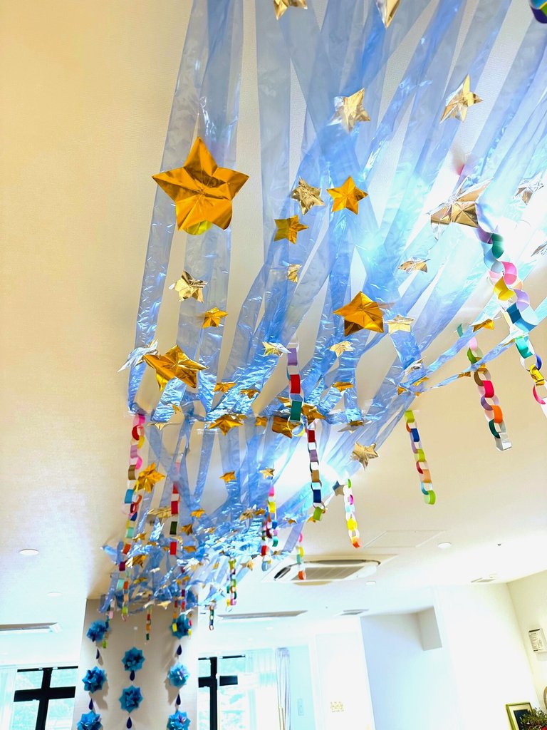 七夕祭り 天の川の星飾り - YouTube