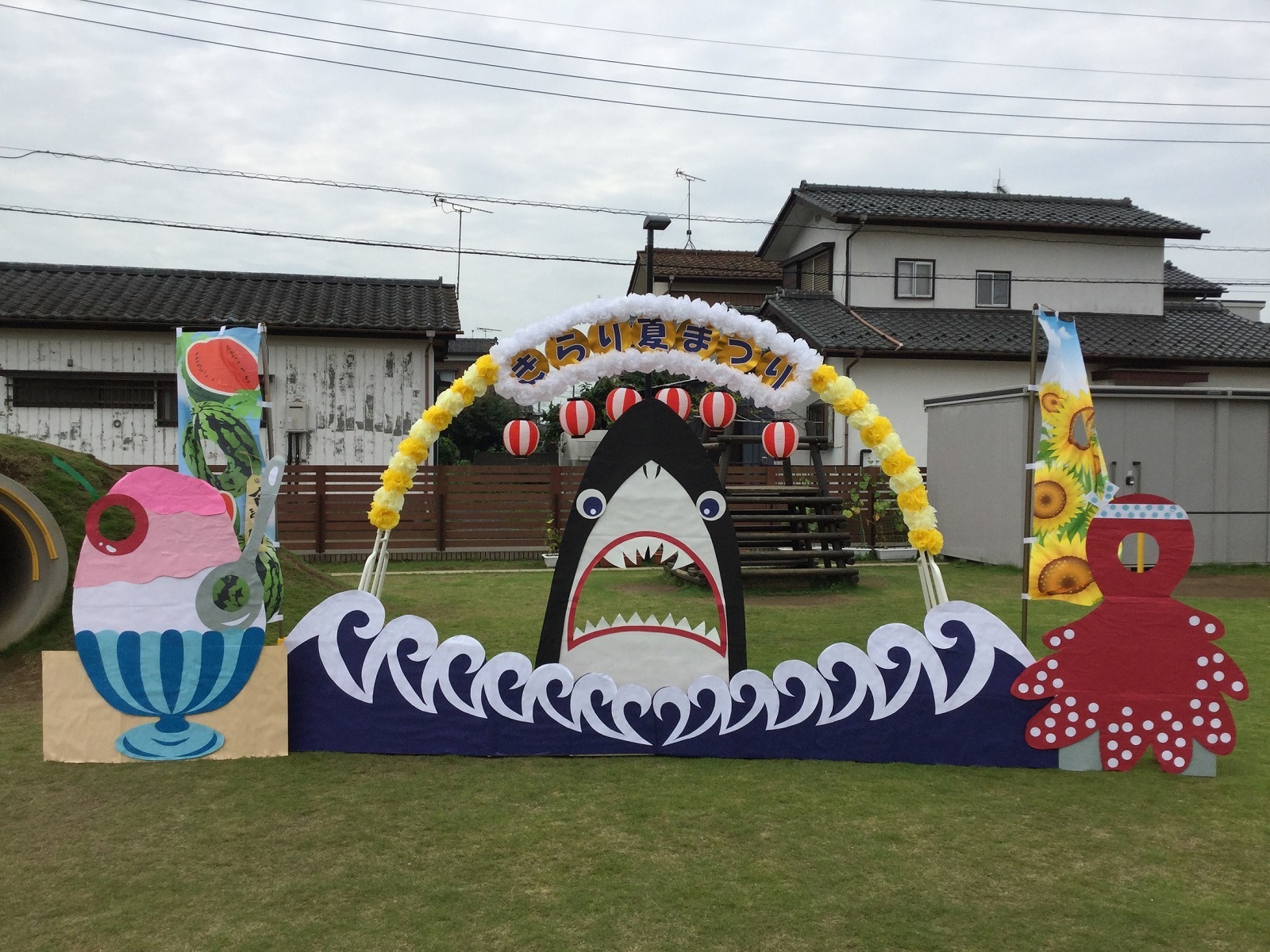 保育園の夏まつりでピエロが出張公演！おしゃべりピエロに親子で大笑い♪愛知県北名古屋市ピエロのトントさん 幼稚園・保育園に愉快なコメディショー♪