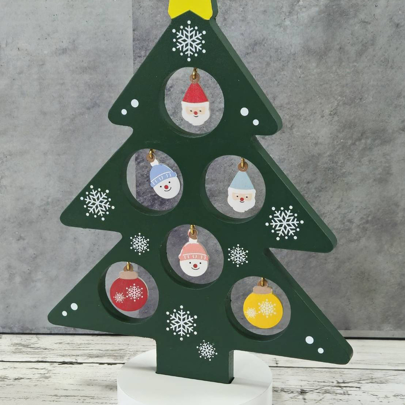 ダイソーのクリスマスグッズ 2024最新！ツリー、リース、オーナメントなど