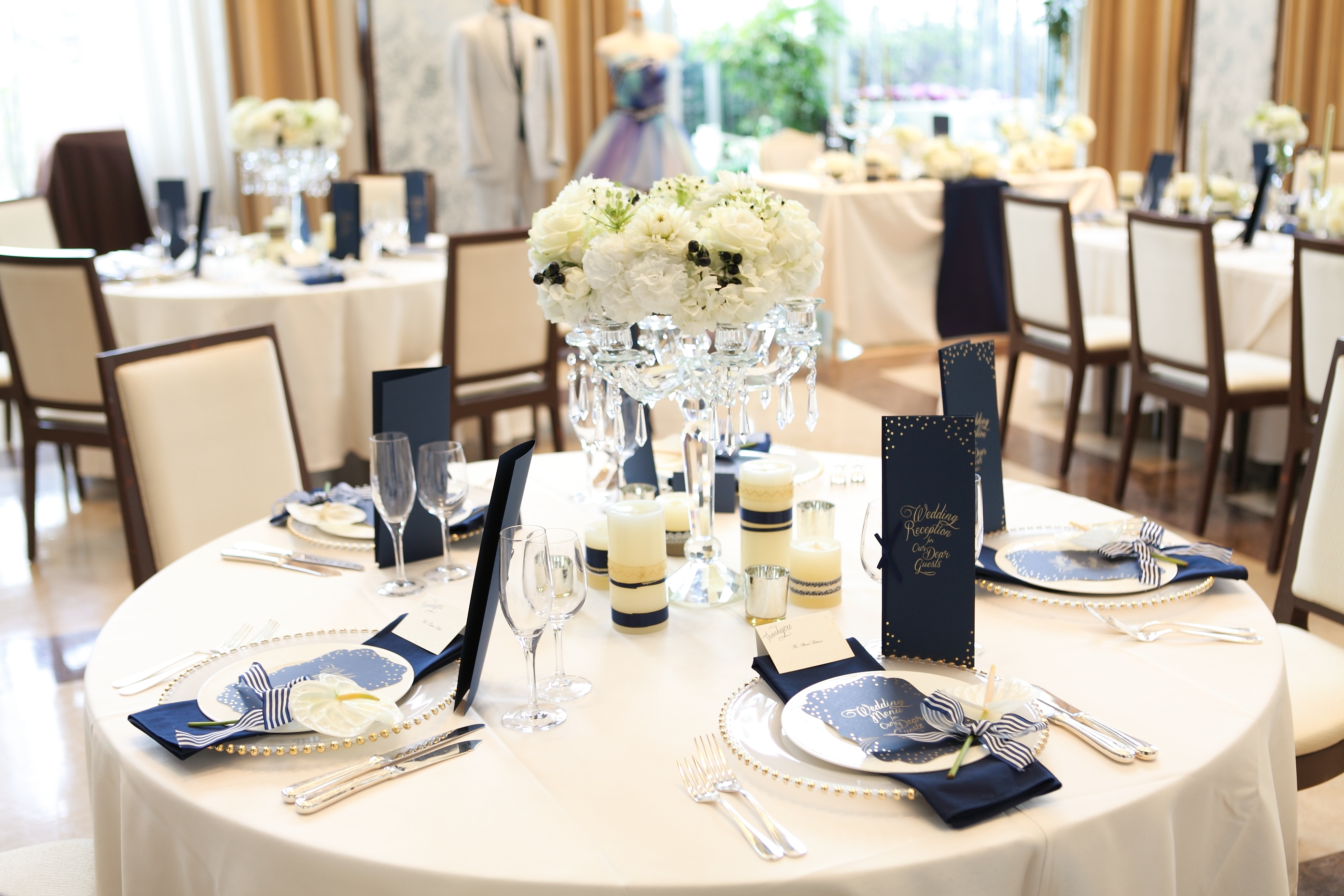 会場が華やかになるカラーのテーブルクロス～ 迷った時は参考にしたい先輩花嫁さんのテーブルコーディネート♪「Strawberry」