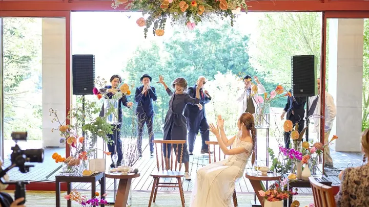 海外ではて定番！ロマンチックなファーストダンス - ドレッシーズ