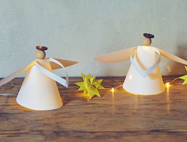 天使のベル🔔』 クリスマス工作 ❄️ 明治R-1の空ボトルで 鈴の音が可愛い天使のベルを作りました。 ❄️ 作り方と動画をご紹介🎵 ❄️小さくて可愛いボトルはおもちゃ作りに最適です。 明治プロバイオヨーグルト ドリンクタイプ のボトルは、みんな同じ形なので好きなの