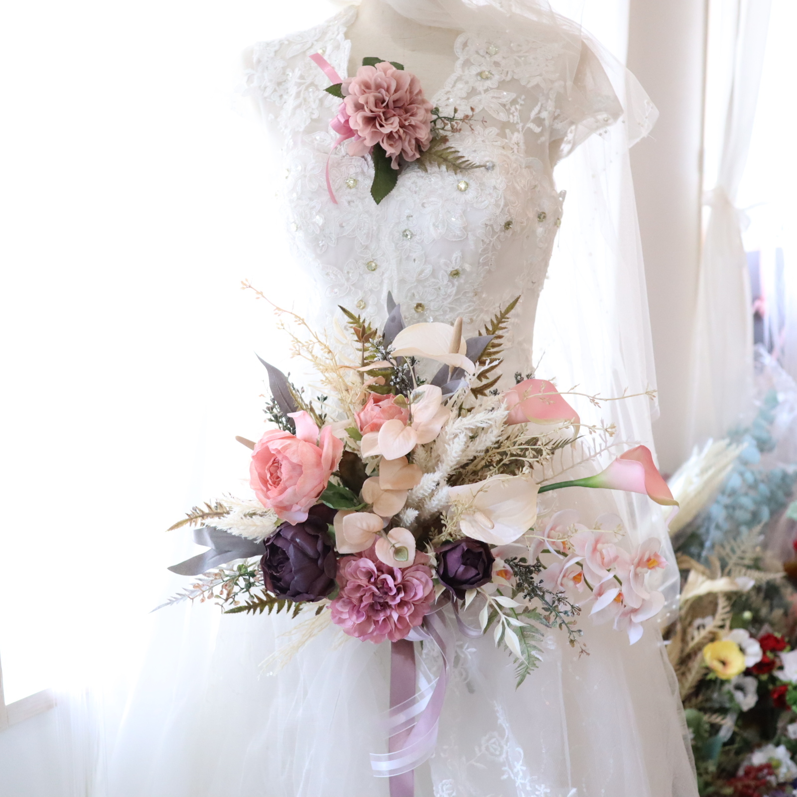 AmazonRinlong 秋 ウェディングブーケ ブライズメイド用 バーントオレンジ ブライズメイド 造花 テラコッタブーケ 結婚式テラコッタ造花 オンライン通販