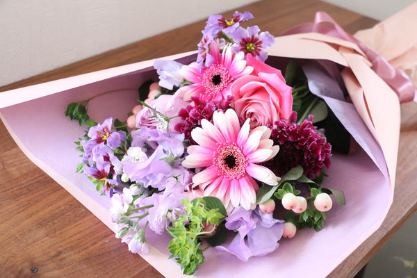 敬老の日に贈る花の定番色・選び方・マナー – 花・花束の通販サイトHanaTaku