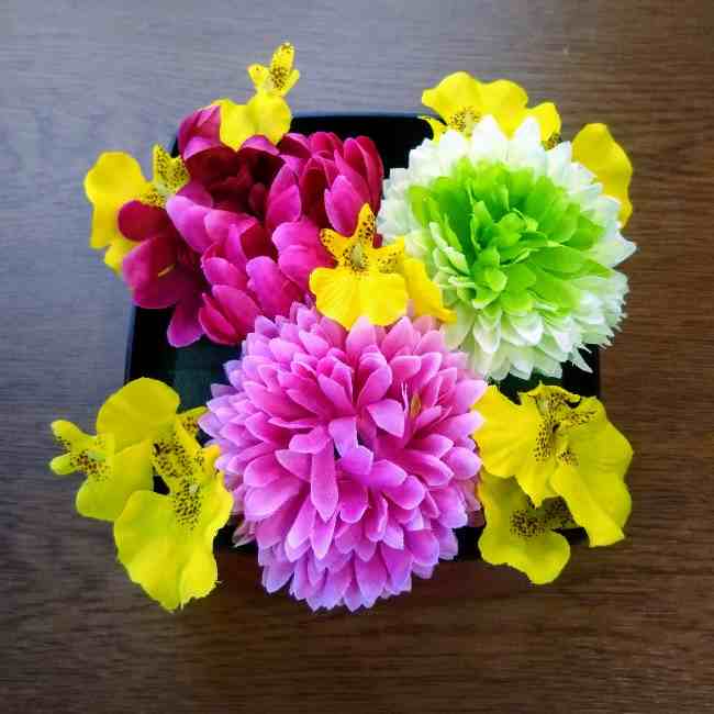 100均 スーパーの花束で簡単お正月アレンジメントの作り方 100均アイテムを合わせて気軽に生花のフラワーアレンジメント