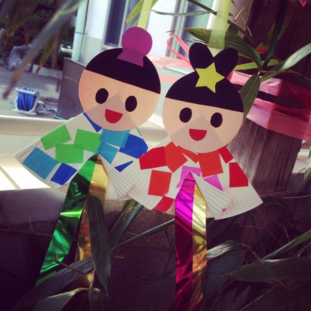 織姫・彦星」の折り方～折り紙1枚でかんたん！子どもと作る七夕飾り保育士・幼稚園教諭のための情報メディア ほいくis ほいくいず