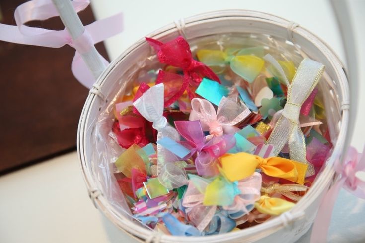 フラワーシャワー以外も♪結婚式＆挙式でしたい！ウエディングシャワー演出ゼクシィ