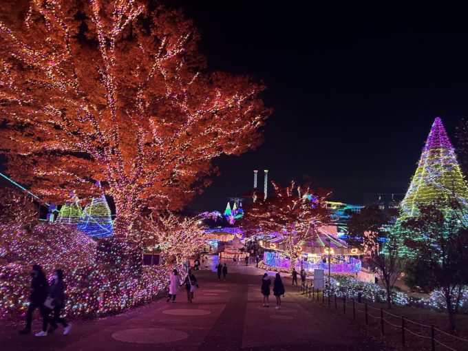 念願のよみうりランド🎪🎠 初のよみうり楽しすぎてアフターパスで行ったけど時間足りなかった🤣 ずーっとよみうりランドのイルミが見たかったの🥹✨️綺麗すぎて感動した！この日あんまり寒くなくて良かった❤️よみうりランド遊園地遊園地コーデイルミ