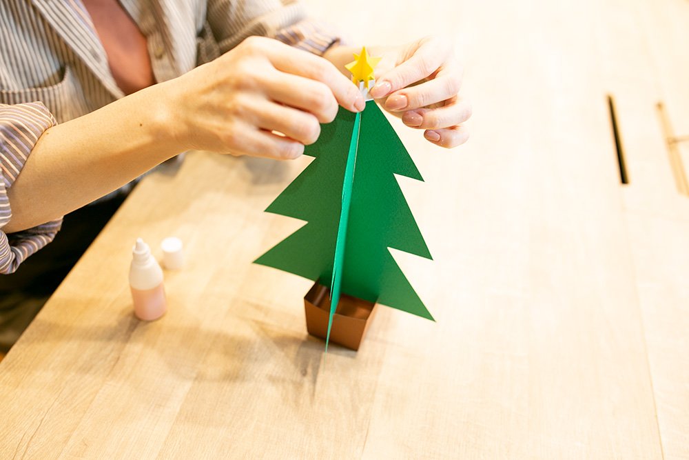 紙で簡単！ペーパークリスマスツリーの作り方 無料テンプレート- Rainbow DIY