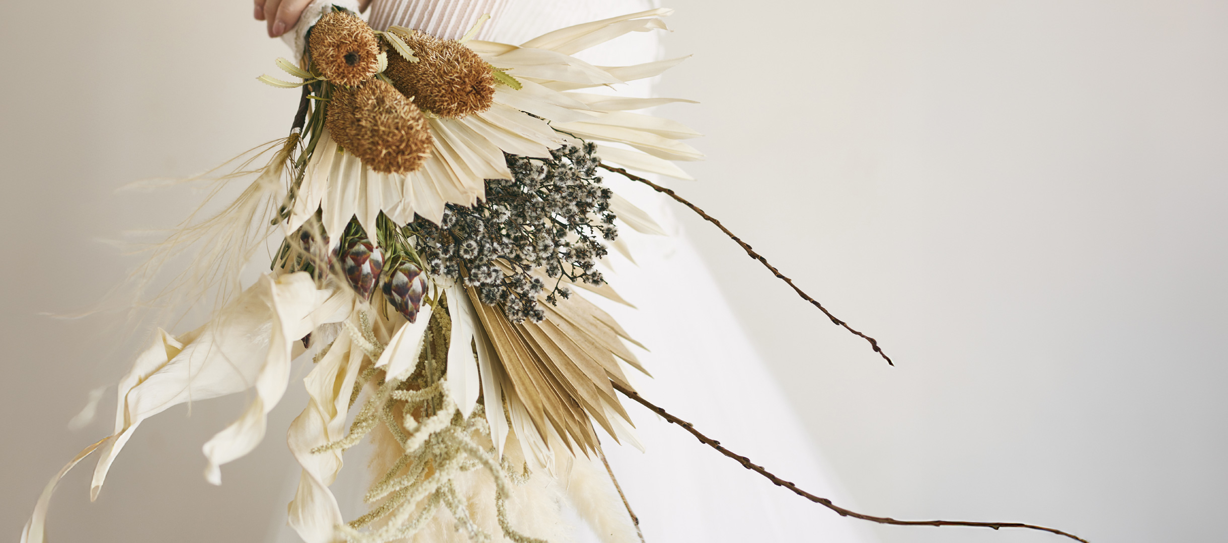 テーブルコーディネートꕤ*.ﾟ＊ オレンジ色やピンク色の 色鮮やかで可愛らしい テーブルコーディネートです♡ ＊華やかな色味のお花とクロスを使って優しい雰囲気もプラスされています⁎⁺˳✧༚ ＊ Happy Wedding💍wedding結婚式広島結婚式marriottsheraton