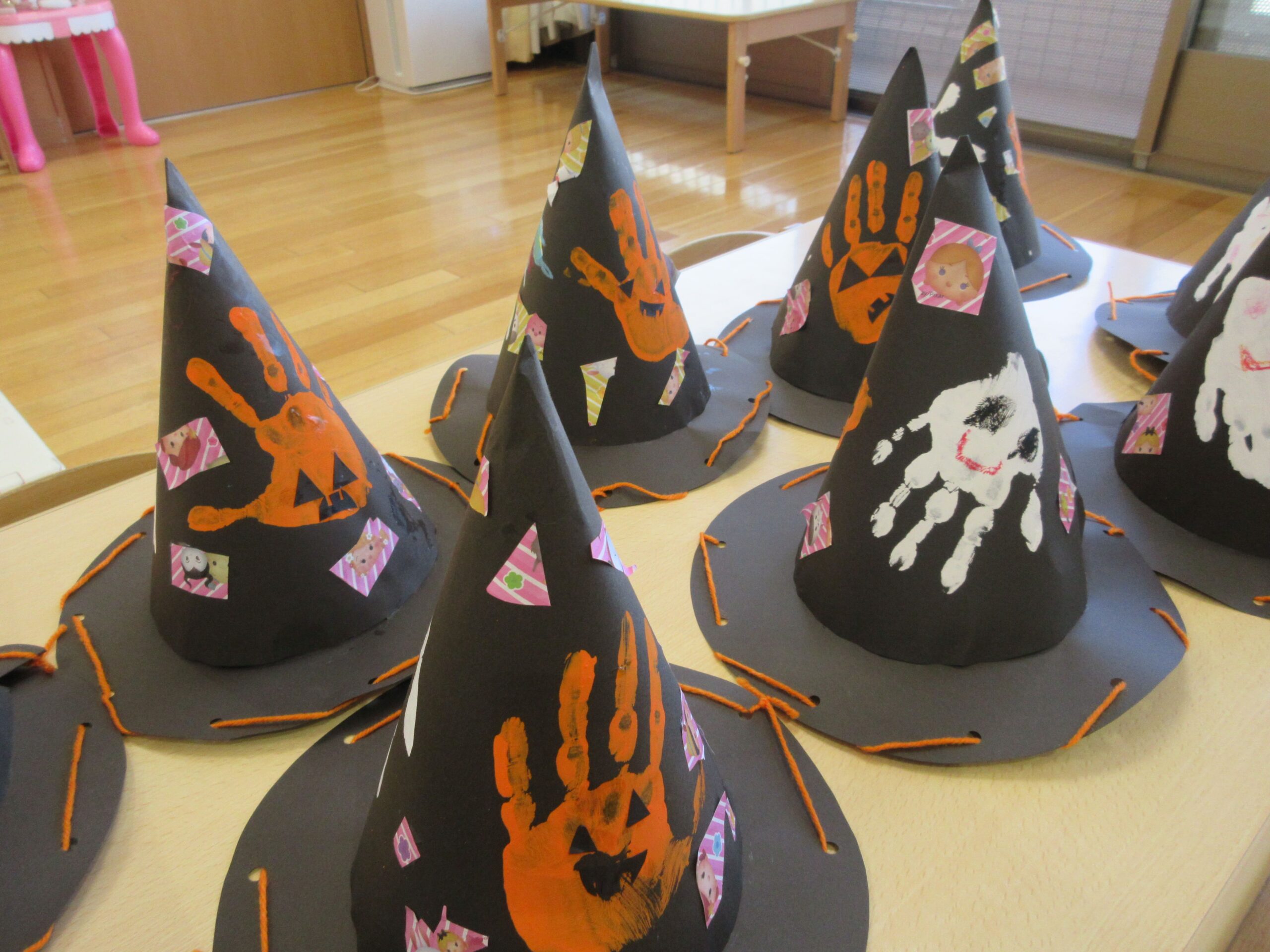 ハロウィンの製作アイデアーネコの帽子保育士ワーカ