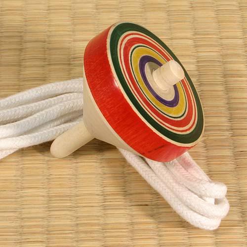 正月遊び 初日 羽根つき・コマ回し・そして 手作り凧・手作りコマ 新着情報保育園 ベルキンダー 社会福祉法人 悠人会