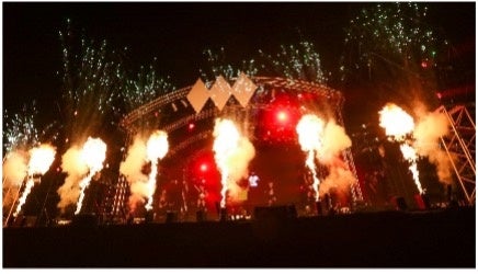 世界初、クイーンの楽曲とシンクロする13,000発の花火大会が11月に全国3か所で開催。その魅力とは