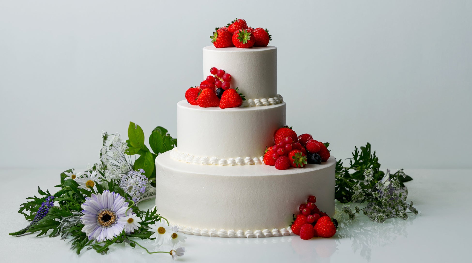 ウエディングケーキ♡. 秋にぴったりなウェディングケーキのご紹介 . 栗の美味しい季節ならではの モンブランウェディングケーキは新郎新婦様だけではなくゲストも喜んで頂けること まちがいなし！！ . 気になられた方は是非お気軽にご相談くださいませ 