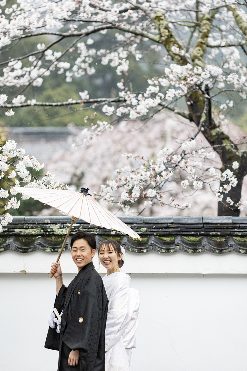 フォトウェディング＆前撮り当日に雨！知っておきたいメリットや注意点 - 結婚写真・フォトウェディングのお役立ち情報阿部写真館-大阪本町靭公園店