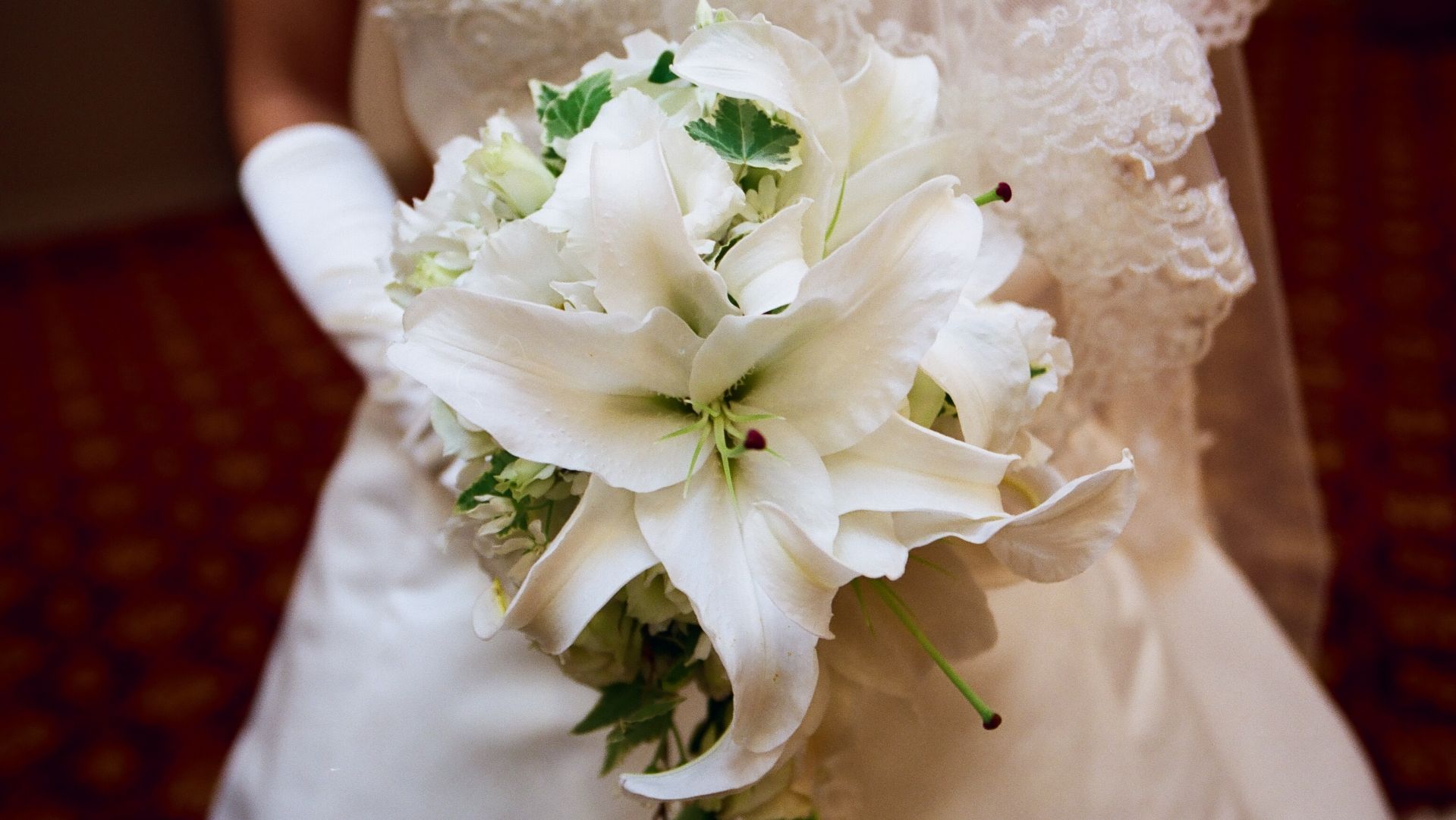 値段で変わるブーケ選び。予算内で満足いく仕上がりにするには？胡蝶蘭・スタンド花のプレミアガーデン