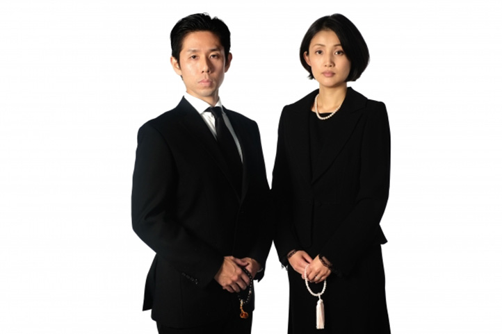 初盆の服装は？基本のマナーや家族だけの場合の服装などシーン別に紹介