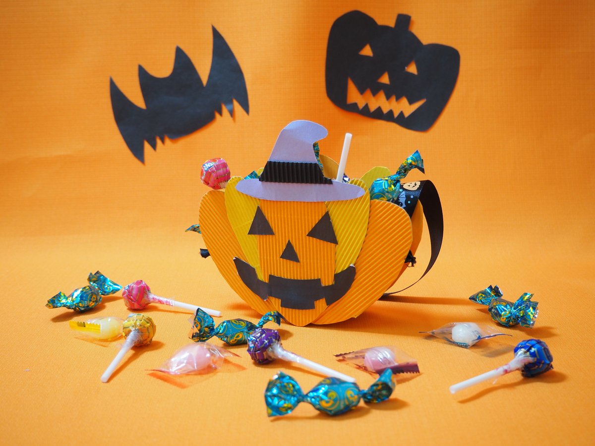 8 件の「ダンボール 工作」のアイデアを今すぐ保存ハロウィンの飾り付けアイデア、ハロウィンの飾り付け、ハロウィン 壁面製作 など