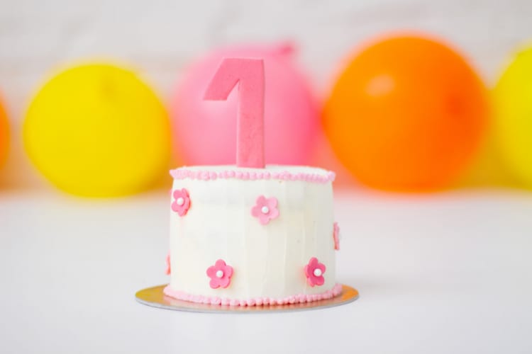 英語で「記念日おめでとう」って言える？「1周年」「6ヶ月祝い」などお祝いフレーズを紹介