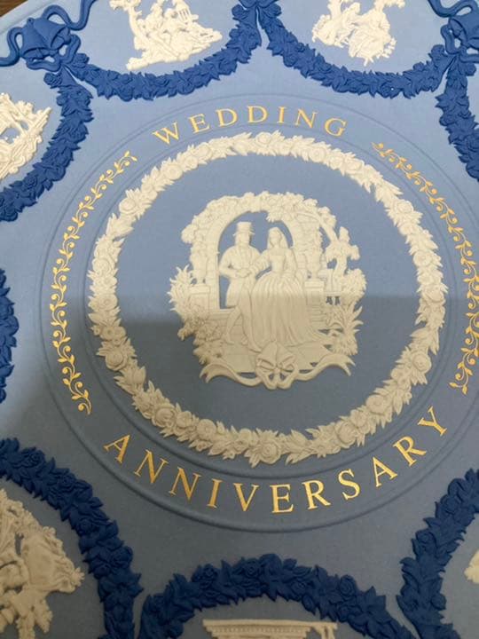 ウェディングドレス 公式 アニバーサリィクラブアニバーサリィクラブでは、新婦様・新郎様のご要望に合わせた様々なドレス・タキシードをご用意いたしております