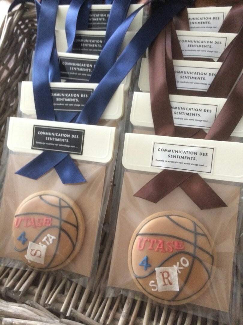 楽天市場 プティ P31 バスケット クッキー缶 名入れ クッキー バスケットボール お菓子 バスケ 卒業 卒団 卒部 引退 バスケ部 お返し ギフトプレゼント アイシングクッキー 可愛いクッキー オーダー おしゃれ 缶入りクッキー 可愛い缶 詰め合わせ 可愛いお菓子 ミニバス