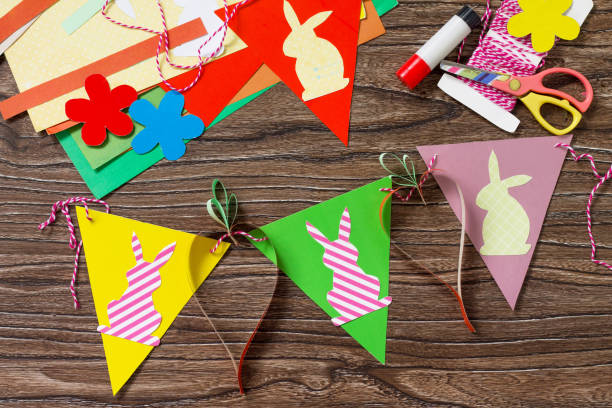 折り紙で簡単 自立できるイースター飾り ガーランドにしても - YouTube