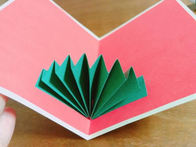 飛び出すクリスマスカードを手作り！子供向けの簡単な作り方は