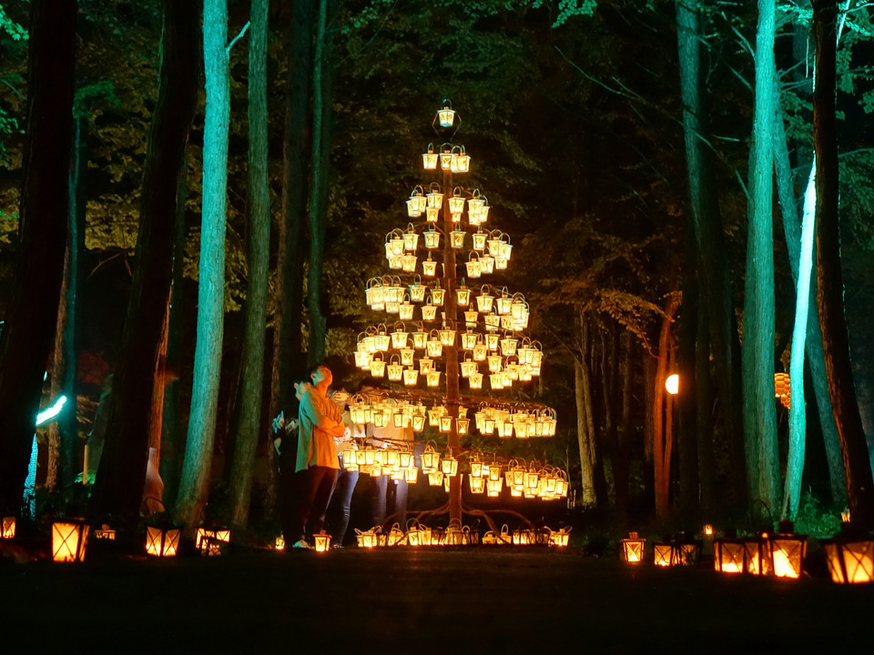 ロマンチックな夜を満喫する軽井沢高原教会の「クリスマスキャンドルナイト」