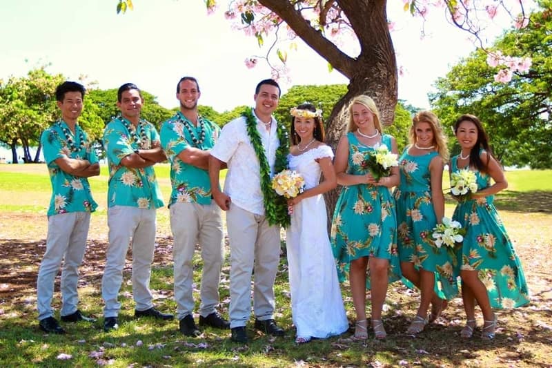 ハワイの結婚式に参列するゲストの服装。アロハコーデやハワイアンドレスについての挙式・結婚式なら ワタベウェディング