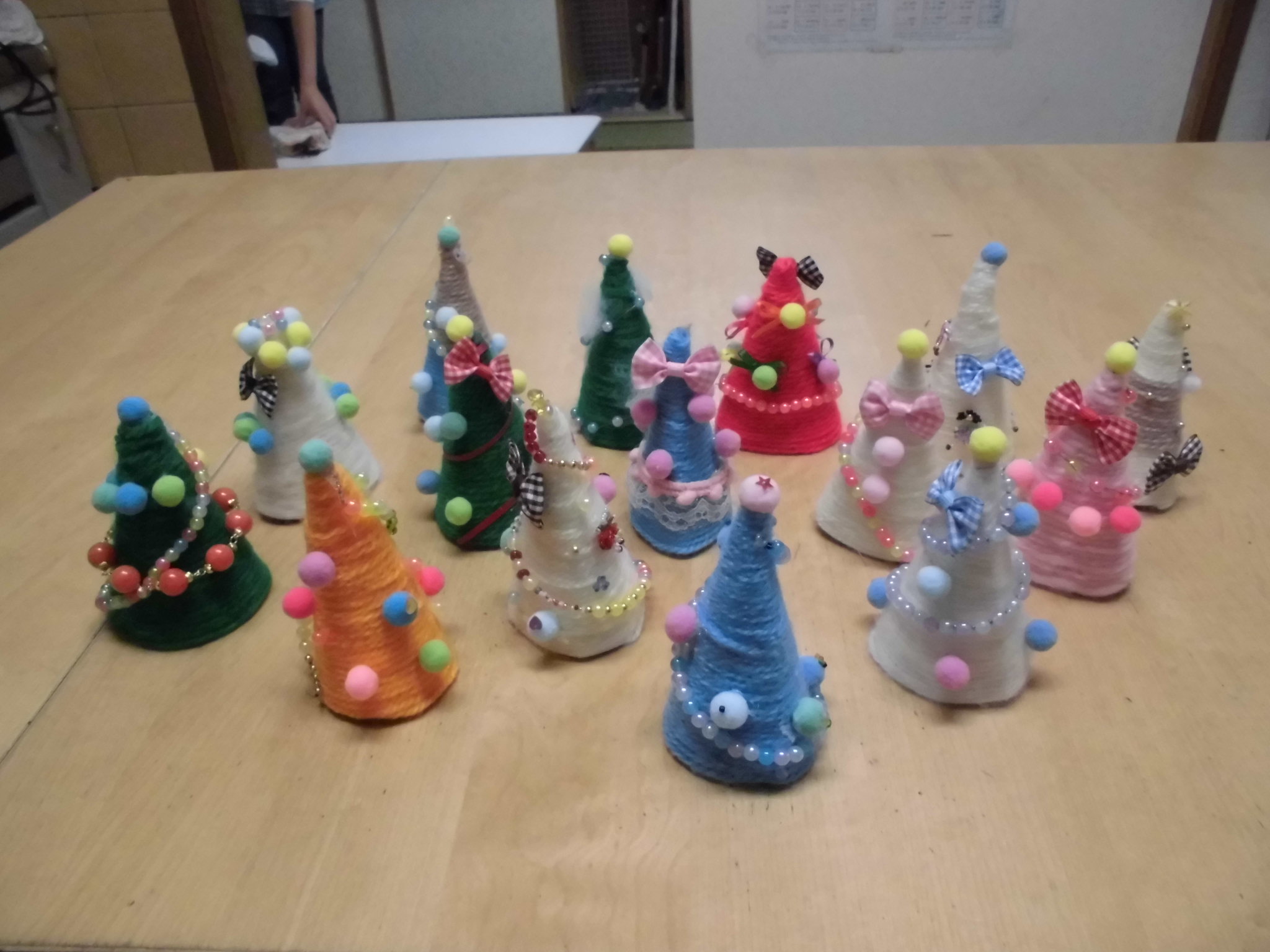 あめ細工のツリーといちごのクリスマスケーキ