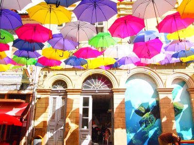 ポルトガル 空一面に広がるカラフルなアゲダの傘祭りに行ってみた♡